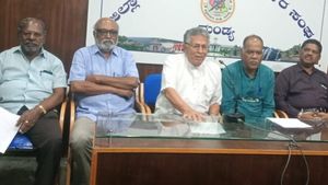 ಕ್ವಿಟ್ ಎನ್‌ಡಿಎ ಮತ್ತು ಸೇವ್ ಇಂಡಿಯಾ: ಪ್ರೊ. ಮಹೇಶ್‌ಚಂದ್ರಗುರು