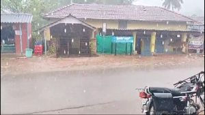  ಚಿಕ್ಕಮಗಳೂರು ಜಿಲ್ಲೆಯ ಹಲವೆಡೆ ಮಧ್ಯಾಹ್ನವೇ ಶುರುವಾಯ್ತು ಮಳೆರಾಯನ ಆರ್ಭಟ..ಕಾಫಿ ಬೆಳೆಗಾರರ ಮುಖದಲ್ಲಿ ಮಂದಹಾಸ 