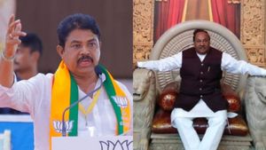 ಮೋದಿ ಚಿತ್ರಗಳನ್ನು ಬಳಸಿಕೊಳ್ಳುವ ಹಕ್ಕು ಈಶ್ವರಪ್ಪಗೆ ಇಲ್ಲ ಎಂದ ವಿರೋಧ ಪಕ್ಷದ ನಾಯಕ ಆರ್ ಅಶೋಕ್