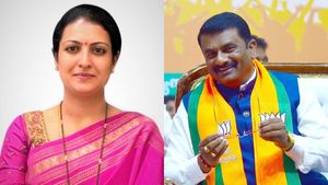  ಮಹಿಳೆಯರು ಅಡುಗೆ ಮಾಡಲು ಲಾಯಕ್ ಎಂಬ ಮಾವ ಶಾಮನೂರು ಶಿವಶಂಕರಪ್ಪ ಹೇಳಿಕೆಗೆ ಸೊಸೆ ಪ್ರಭಾ ಮಲ್ಲಿಕಾರ್ಜುನ್‌ ಹೇಳಿದ್ದೇನು? 