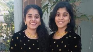  SSLC, 2nd ಪಿಯುಸಿಯಲ್ಲಿ ಒಂದೇ ರೀತಿ ಅಂಕ ಪಡೆದ ಹಾಸನದ ಅವಳಿ ಸಹೋದರಿಯರು.! ಹೇಗೆ ಸಾಧ್ಯ?