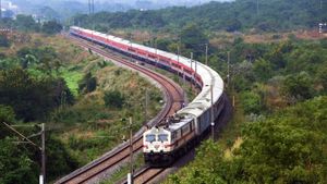 Summer Special Trains: ಬೆಂಗಳೂರು & ಮೈಸೂರಿನಿಂದ ಇಲ್ಲಿಗೆ ವೀಕ್ಲಿ ಎಕ್ಸ್‌ಪ್ರೆಸ್‌ ರೈಲು: ವೇಳಾಪಟ್ಟಿ, ನಿಲ್ದಾಣ ಗಮನಿಸಿ