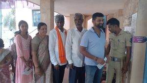 ನಿಶ್ಚಿತವಾಗಿ ಜಯ ನನ್ನದು: ಮತದಾನ ಮಾಡಿದ ಬಳಿಕ ಕೋಟ ಶ್ರೀನಿವಾಸ ಪೂಜಾರಿ ವಿಶ್ವಾಸದ ಮಾತು