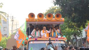 ಅಮಿತ್ ಶಾ ಜೊತೆಗೂಡಿ ಬಸವರಾಜ್ ಬೊಮ್ಮಾಯಿ ಭರ್ಜರಿ ರಣತಂತ್ರ: ನಟ ಪ್ರಕಾಶ್ ರಾಜ್ ವಿರುದ್ಧ ಕಿಡಿ