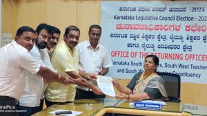  ದಕ್ಷಿಣ ಶಿಕ್ಷಕರ ಕ್ಷೇತ್ರ: ಬಿ ಫಾರಂ ಇಲ್ಲದೆ ನಾಮಪತ್ರ ಸಲ್ಲಿಸಿದ ಬಿಜೆಪಿ ಆಕಾಂಕ್ಷಿ 