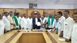  ಬಿರು ಬಿಸಿಲಿನ ಝಳಕ್ಕೆ ಒಣಗಿದ ಬೆಳೆ: ದಾವಣಗೆರೆ ಜಿಲ್ಲೆ ರೈತರು ಇಟ್ಟ ಬೇಡಿಕೆಯೇನು ಗೊತ್ತಾ?