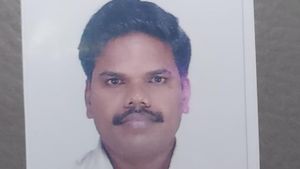 Government Employee; ಶಿವಮೊಗ್ಗ, ಸರ್ಕಾರಿ ನೌಕರ ಆತ್ಮಹತ್ಯೆಗೆ ಶರಣು 