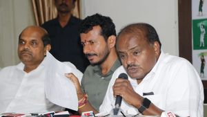 ಪೆನ್ ಡ್ರೈವ್ ಮೊದಲು ತಲುಪಿದ್ದೇ ಡಿಕೆ ಶಿವಕುಮಾರ್ ಗೆ; ಕೊಟ್ಟಿದ್ದು ಯಾರು ಗೊತ್ತಾ? ಸತ್ಯ ಬಿಚ್ಚಿಟ್ಟ ಕುಮಾರಸ್ವಾಮಿ 