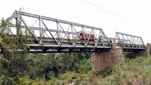 Honnole Bridge: ಶಿಥಿಲಾವಸ್ಥೆಯತ್ತ ಚಾಮರಾಜನಗರ ಹೊನ್ನೊಳೆ ಸೇತುವೆ: ಕುಸಿಯುವ ಮುನ್ನ ಎಚ್ಚರ..!