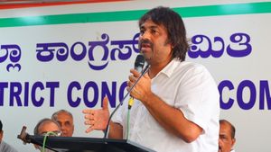 ಜೀವಮಾನದಲ್ಲಿ ನೀವು ಉದ್ಧಾರಾಗಲ್ಲ: ಟ್ರೋಲರ್ಸ್‌ಗಳಿಗೆ ಶಿಕ್ಷಣ ಸಚಿವರ ಹಿಡಿ-ಹಿಡಿ ಶಾಪ