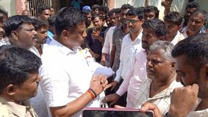  Mandya: ಕಾಡುಹಂದಿ ದಾಳಿಗೆ ವ್ಯಕ್ತಿ ಬಲಿ; ಪರಿಹಾರಕ್ಕಾಗಿ ಒತ್ತಾಯಿಸಿ ಪ್ರತಿಭಟನೆ