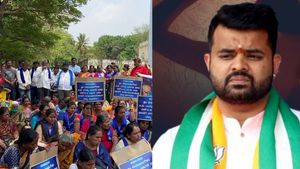 Prajwal Revanna Case: ಅಶ್ಲೀಲ ವಿಡಿಯೋಗಳ ಪೆನ್‌ ಡ್ರೈವ್ ಹಂಚಿಕೆ;‌ ಬೋಧಿಸತ್ವ ಅಂಬೇಡ್ಕರ್‌ ಸೇವಾ ಸಮಿತಿ ಪ್ರತಿಭಟನೆ