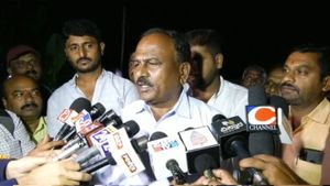 ಕಾಂಗ್ರೆಸ್ ಶಾಸಕರೊಬ್ಬರ ಷಡ್ಯಂತ್ರದಿಂದ ರೇವಣ್ಣ ಬಂಧನ: ಸತ್ಯ ಬಿಚ್ಚಿಟ್ಟ ಜೆಡಿಎಸ್ ನಾಯಕ
