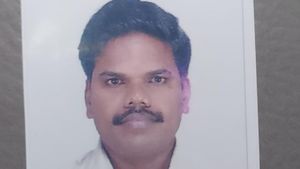 ವಾಲ್ಮೀಕಿ ಅಭಿವೃದ್ಧಿ ನಿಗಮದ ಅಧೀಕ್ಷಕ ಆತ್ಮಹತ್ಯೆ, ಮೂವರು ಉನ್ನತ ಅಧಿಕಾರಿಗಳ ವಿರುದ್ಧ ಎಫ್‌ಐಆರ್