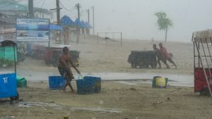 Cyclone Remal: ಪಶ್ಚಿಮ ಬಂಗಾಳದಲ್ಲಿ ಮಳೆ ಆರ್ಭಟಕ್ಕೆ ಎರಡು ಬಲಿ, ಮೆಟ್ರೋ ಸೇವೆ ಅಸ್ತವ್ಯಸ್ತ 