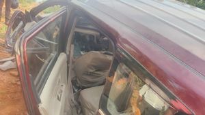  ಗುಂಡ್ಲುಪೇಟೆ: ಹಳ್ಳಕ್ಕೆ ನುಗ್ಗಿದ ಪ್ರವಾಸಿಗರ ಕಾರು, ನಾಲ್ವರಿಗೆ ಗಾಯ