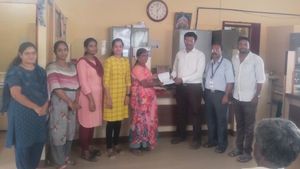 ಗುಂಡ್ಲುಪೇಟೆ: ರಸ್ತೆ ಅಪಘಾತದಲ್ಲಿ ತೀವ್ರವಾಗಿ ಗಾಯಗೊಂಡ ವ್ಯಕ್ತಿಯ ಅಂಕೌಂಟ್‌ಗೆ ಬಿತ್ತು ₹2,00,000-ಹೇಗೆ ಸಾಧ್ಯ?-ಮಾಹಿತಿ   