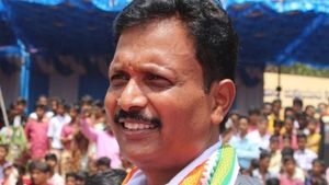 ಸಂಸದ ಸ್ಥಾನಕ್ಕೆ ರಾಜೀನಾಮೆ ನೀಡಲ್ಲ: ಕಾಂಗ್ರೆಸ್ ಶಾಸಕರ ಸ್ಪಷ್ಟನೆ 