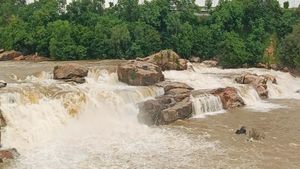  Waterfall: ಮೈಸೂರಿನ ಏಕೈಕ ಜಲಪಾತ ಧನುಷ್ಕೋಟಿ ಸೃಷ್ಟಿಯಾಗಿದ್ದು ಹೇಗೆ?