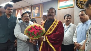 ಹುಬ್ಬಳ್ಳಿ ಧಾರವಾಡ ಮಹಾನಗರ ಪಾಲಿಕೆ ಮೇಯರ್‌ ಆಗಿ ರಾಮ ಬಡಿಗೇರ ಹಾಗೂ ಉಪಮಹಾಪೌರರಾಗಿ ದುರ್ಗಮ್ಮ ಬಿಜವಾಡ ಆಯ್ಕೆ 