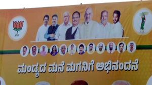 HD Revanna: ಮಂಡ್ಯದ ಬಹುತೇಕ ಫ್ಲೆಕ್ಸ್‌ಗಳಲ್ಲಿ ಎಚ್‌ಡಿ ರೇವಣ್ಣ ಫೋಟೋ ಮಾಯ: ಅಂತರ ಕಾಯ್ದುಕೊಂಡ ಜೆಡಿಎಸ್..