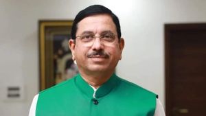 Dharwad Result: ದಿಂಗಾಲೇಶ್ವರ ಶ್ರೀಗಳ ಆಶೀರ್ವಾದಿಂದ ನನಗೆ ಗೆಲುವು: ಪ್ರಹ್ಲಾದ್ ಜೋಶಿ ಹೇಳಿದ್ದೇನು?