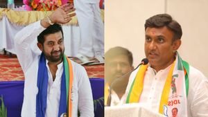 ಚಿಕ್ಕಬಳ್ಳಾಪುರ: ಯಾರ ಕೊರಳಿಗೆ ಗೆಲುವಿನ ಹಾರ.. ಗೆಲ್ಲೋರು ಯಾರು.. ಅಭ್ಯರ್ಥಿಗಳ ಎದೆಬಡಿತ ಜೋರು..!