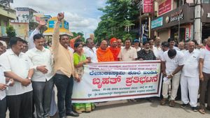ನಟ ದರ್ಶನ್ ವಿರುದ್ಧ ವೀರಶೈವ ಲಿಂಗಾಯತ ಮಹಾಸಭಾದ ಮಠಾಧೀಶರ ಪ್ರತಿಭಟನೆ
