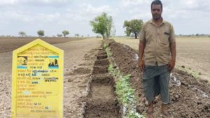 Nrega Scheme: ಮಣ್ಣಿನ ತೇವಾಂಶ ಕೊರತೆಗೆ ನರೇಗಾ ಆಸರೆ: ಹೊಲದಲ್ಲಿ ಬದು ಮೊಗದಲ್ಲಿ ನಗು