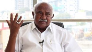  ಎಚ್‌.ವಿಶ್ವನಾಥ್ ರೋಲ್ ಕಾಲ್ ಗಿರಾಕಿ.!, ವಯಸ್ಸಾಗಿದೆ ಅಂತಾ ಮರ್ಯಾದೇ ಕೊಡ್ತಿದಿನಿ ಅಷ್ಟೇ: ಬೈರತಿ ಸುರೇಶ್ ಹೀಗೆ ಹೇಳಿದ್ಯಾಕೆ?