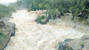 Cauvery River: ಕೊಡಗಿನಲ್ಲಿ ಪುನರ್ವಸು ಅಬ್ಬರಕ್ಕೆ ಉಕ್ಕಿ ಹರಿಯುತ್ತಿರುವ ಕಾವೇರಿ