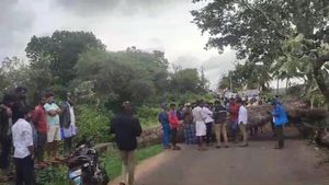  ಹನೂರು: ಕರ್ನಾಟಕ-ತಮಿಳುನಾಡು ರಸ್ತೆ ಸಂಪರ್ಕ ಬಂದ್‌-ಕಾರಣ ಏನು?  