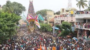 ಚಾಮರಾಜನಗರದ ರಥೋತ್ಸವದಲ್ಲಿ ನವದಂಪತಿಗಳ ಕಲರವ, ಜಾತ್ರೆ ವಿಶೇಷತೆಗಳು 
