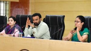 ಸಂಶಿ ಪಿಡಿಓ ಅಮಾನತ್ತಿಗೆ ಸಚಿವ ಸಂತೋಷ ಲಾಡ್ ಆದೇಶ 