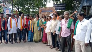 Kaveri Water: ತಮಿಳುನಾಡಿಗೆ ನೀರು ಹರಿಸುವ ಆದೇಶದ ವಿರುದ್ಧ ರೊಚ್ಚಿಗೆದ್ದ ರೈತರು