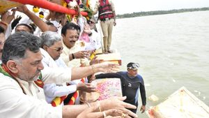  KRS Dam: ಕೃಷ್ಣರಾಜಸಾಗರದಲ್ಲಿ ಬಾಗಿನ ಸಮರ್ಪಣೆ ಮಾಡಿದ ಸಿಎಂ ಸಿದ್ದರಾಮಯ್ಯ