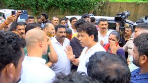 ಮಂಗಳೂರು ವಿಮಾನ ನಿಲ್ದಾಣದ ರಸ್ತೆ ತಡೆದು ಸ್ಥಳೀಯರ ಪ್ರತಿಭಟನೆ: ಕಾರಣವೇನು..? 