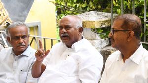  ಮುಡಾ ಬಹುಕೋಟಿ ಹಗರಣ ಸಿಬಿಐಗೆ ವಹಿಸಲು ಎಚ್.ವಿಶ್ವನಾಥ್ ಒತ್ತಾಯ