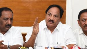  MUDA Site: ಎಚ್‌. ವಿಶ್ವನಾಥ್ ಅವರ ಪತ್ನಿಗೂ ಬದಲಿ ನಿವೇಶನ ನೀಡಲಾಗಿದೆ: ಮುಡಾ ಅಧ್ಯಕ್ಷ ಮರಿಗೌಡ ಆರೋಪ