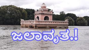  ಭಾರೀ ಮಳೆಯಿಂದ 100 ವರ್ಷಗಳ ಹಳೆಯ ದೇವಾಲಯದ ಸ್ನಾನಘಟ್ಟ ಮೆಟ್ಟಿಲು ಮುಳುಗಡೆ         