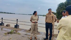 Tungabhadra Dam: ತುಂಗಭದ್ರಾ ಆರ್ಭಟ, ಬಳ್ಳಾರಿಯಲ್ಲಿ ಪ್ರವಾಹ 
