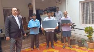 ಬೆಳಗಾವಿ ಎಸಿ ಕಚೇರಿ ಕಂಪ್ಯೂಟರ್, ಪ್ರಿಂಟರ್ ಹೊತ್ತೊಯ್ದ ರೈತರು: ಕಾರಣ ಇಲ್ಲಿದೆ
