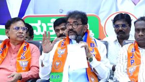 'ಸಚಿವರೊಬ್ಬರು ಮುಡಾ ಹಗರಣ ದಾಖಲೆಗಳನ್ನು ಹೆಲಿಕಾಪ್ಟರ್‌ನಲ್ಲಿ ತುಂಬಿಕೊಂಡು ಹೋದರು'