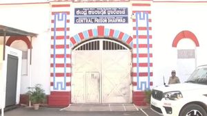 Darshan Case: A9 ಆರೋಪಿ ಬೆಂಗಳೂರಿನಿಂದ ಧಾರವಾಡಕ್ಕೆ ಶಿಫ್ಟ್, ಪೊಲೀಸರಿಂದ ಸೂಕ್ತ ಭದ್ರತೆ