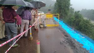 Heavy Rain: ಮಳೆ ಅರ್ಭಟಕ್ಕೆ ಬಾಯಿ ಬಿಟ್ಟ ಭೂಮಿ- ಬದಲಾಯಿತು ಅಡಿಕೆ ತೋಟದ ನೋಟ- ರೈತ ಕಂಗಾಲು!