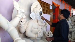 'ಹುಬ್ಬಳ್ಳಿ ಕಾ ಮಹಾರಾಜ' ಗಣೇಶ ಮೂರ್ತಿಗೆ ಫೈನಲ್ ಟಚ್: ಪಾಲ್‌ ಸಹೋದರರು ತಯಾರಿಸುವ ಮೂರ್ತಿ ಹೇಗಿದೆ?