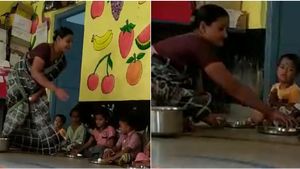 ಮಕ್ಕಳಿಗೆ ಮೊಟ್ಟೆ ಕೊಟ್ಟು ವಿಡಿಯೋ ಮಾಡಿ ವಾಪಸ್‌ ಕಸಿದುಕೊಳ್ಳುವ ಅಂಗನವಾಡಿ ಸಿಬ್ಬಂದಿ 