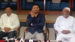 ಹುಬ್ಬಳ್ಳಿ- ಧಾರವಾಡದಲ್ಲಿ ನಿಲ್ಲದ ಪುಂಡರ ಹಾವಳಿ: ಅಂಜುಮನ್ ಅಧ್ಯಕ್ಷನ ಮೇಲೆ ಅಟ್ಯಾಕ್ 