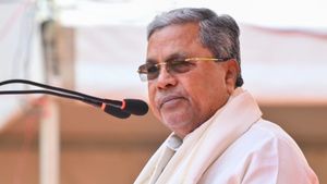  ಚಾಮರಾಜನಗರ: ಜನಾಂದೋಲನ ಬಳಿಕ ಅಭಿಮಾನಿಗಳಿಂದ ಸಿಎಂ ಸಿದ್ದರಾಮಯ್ಯ ಪರ ಪ್ರತಿಭಟನೆ-ಕಾರಣ ಏನು? 