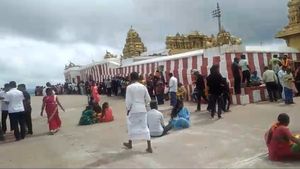  Gopalswamy Hill: ಕಡೇ ಶ್ರಾವಣ ಶನಿವಾರ ಸಂಭ್ರಮ: ಹಿಮವದ್‌ ಗೋಪಾಲಸ್ವಾಮಿ ಬೆಟ್ಟಕ್ಕೆ ಹರಿದುಬಂದ ಭಕ್ತಸಾಗರ
